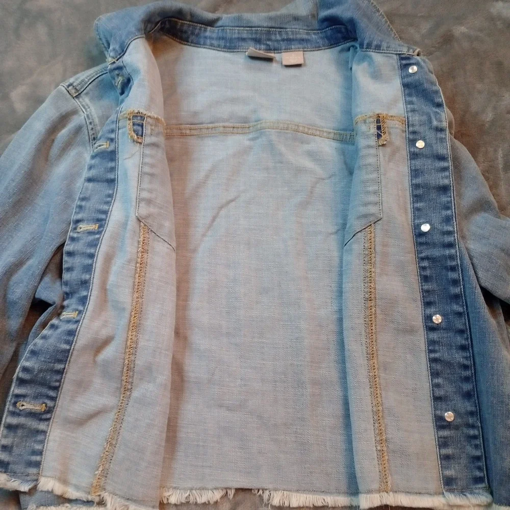 Chicos Denim Jean Trucker Jacket Womens Plus Sz 3 Blue Distressed Cotton Stretch
